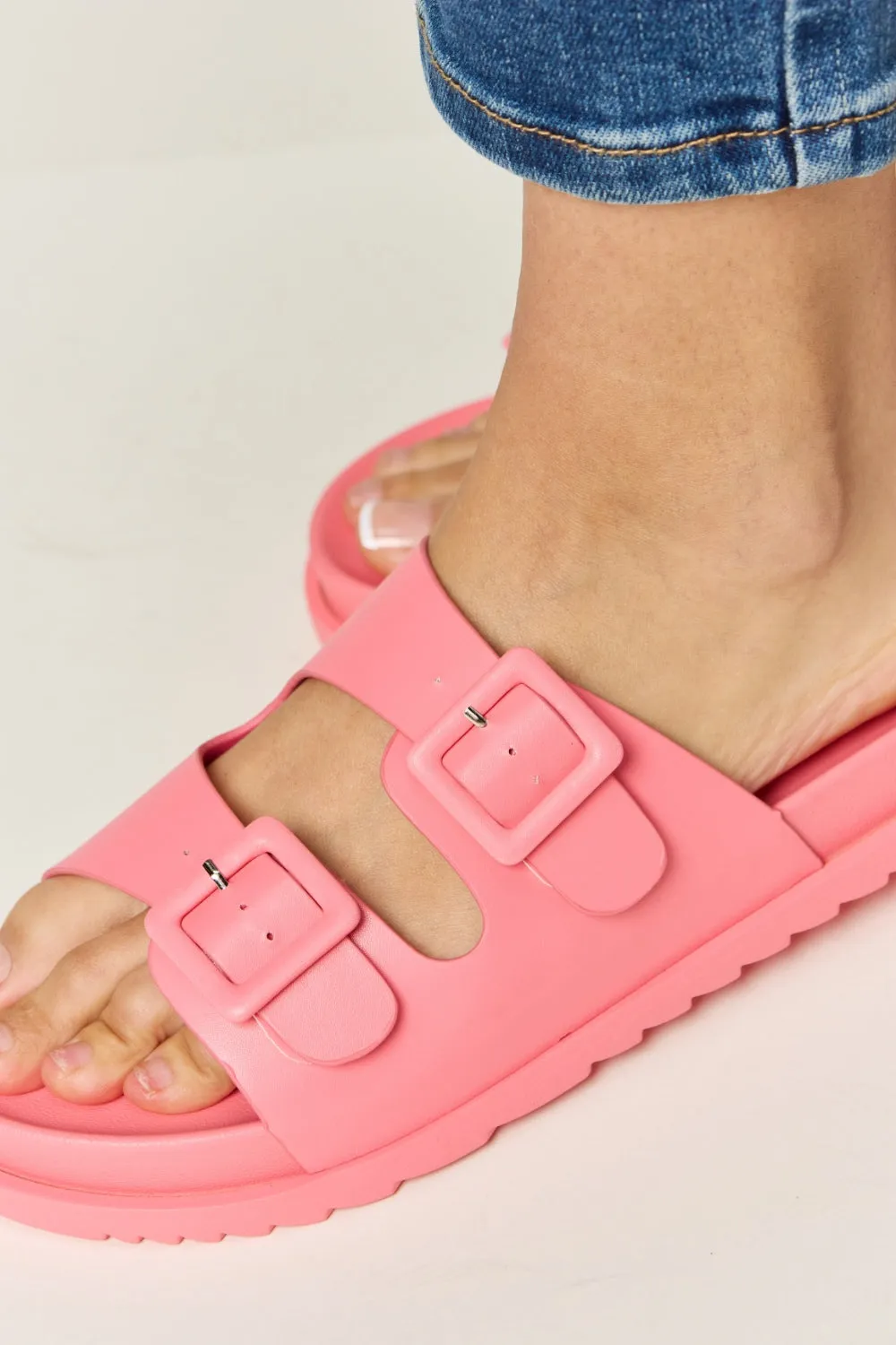 AMPQUEEN Buckle Open Toe Sandals