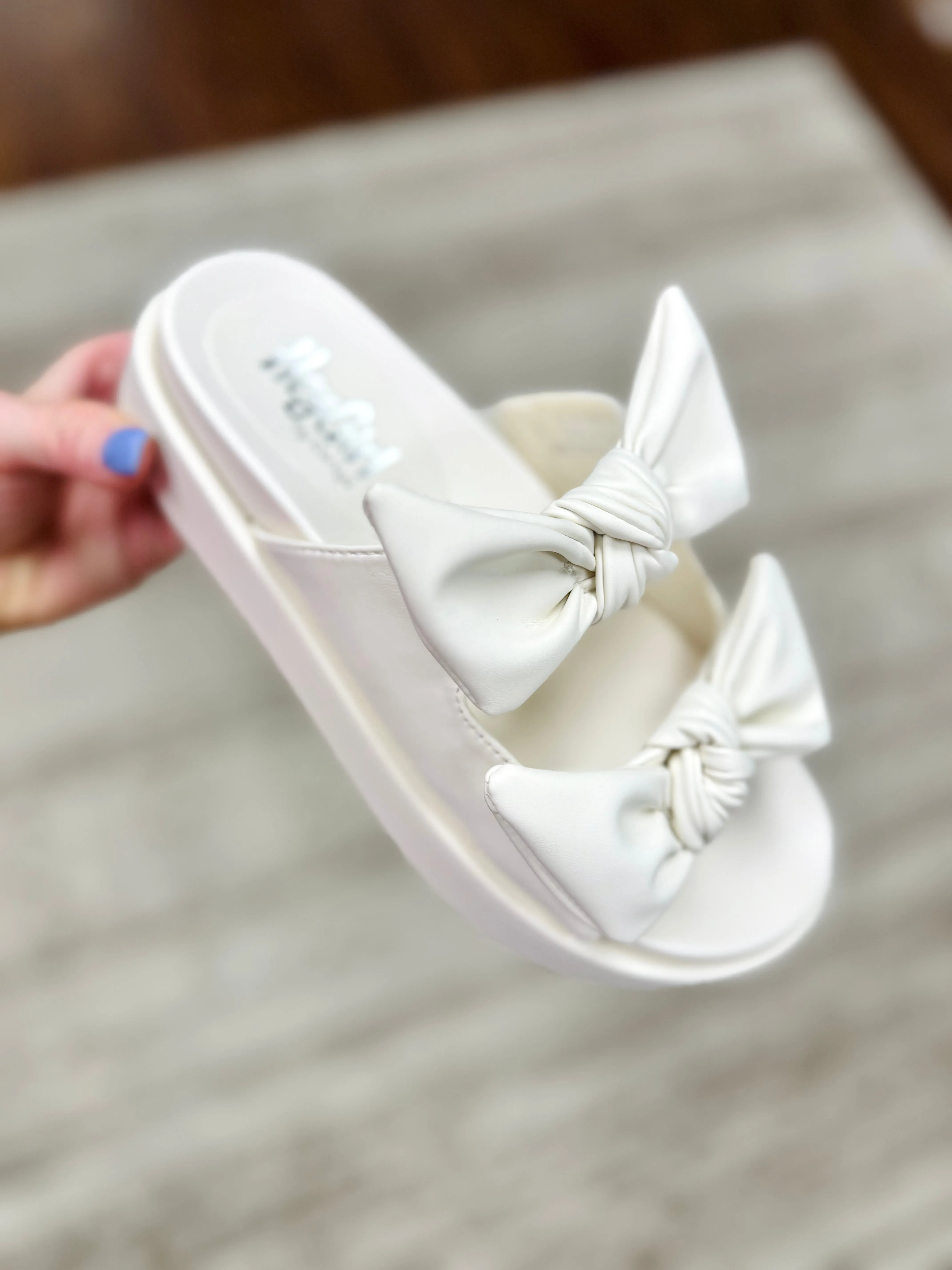 Corky's | Lil Bit Knotty | Ivory