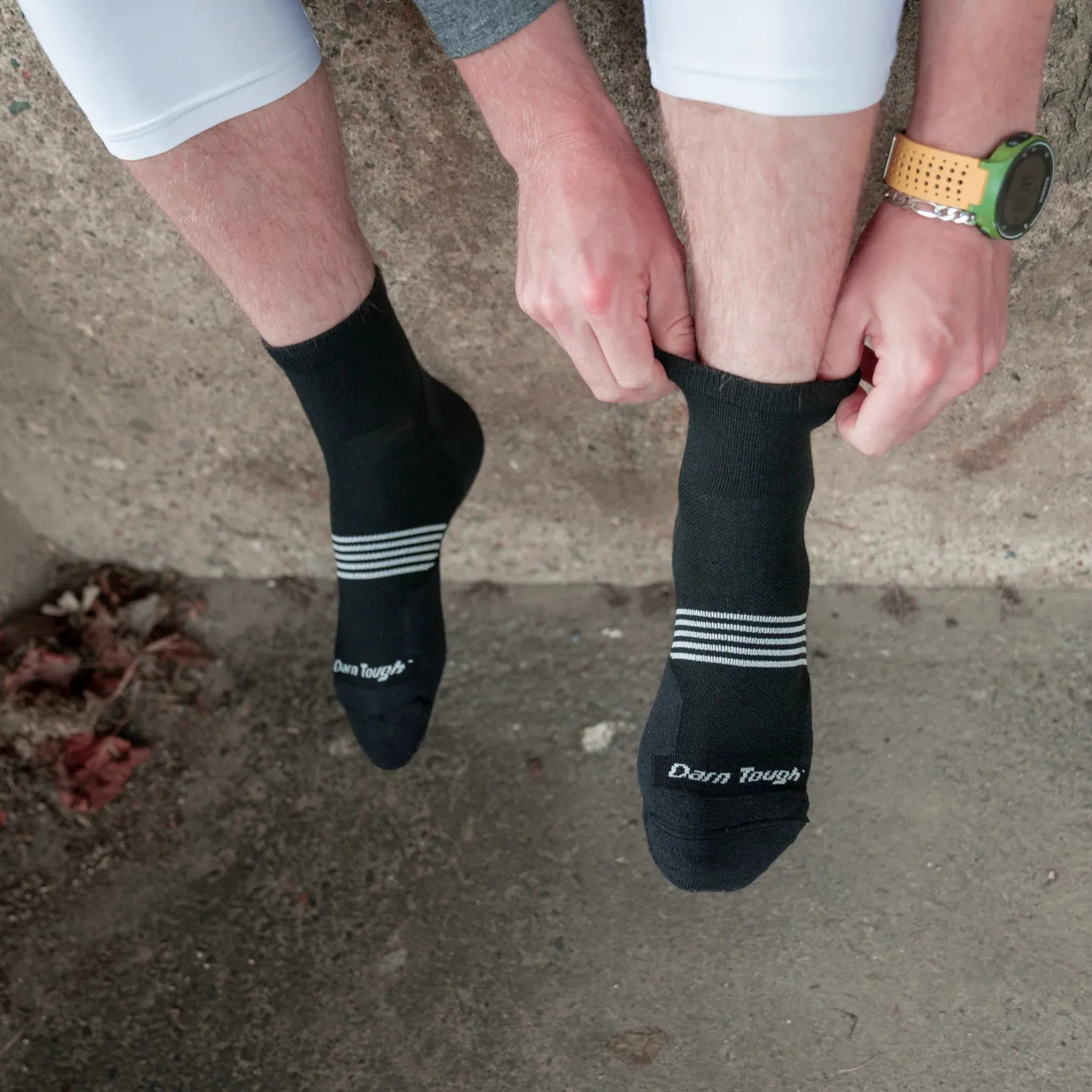 Darn Tough Men's Element Quarter Lightweight w' Cushion Running Socks