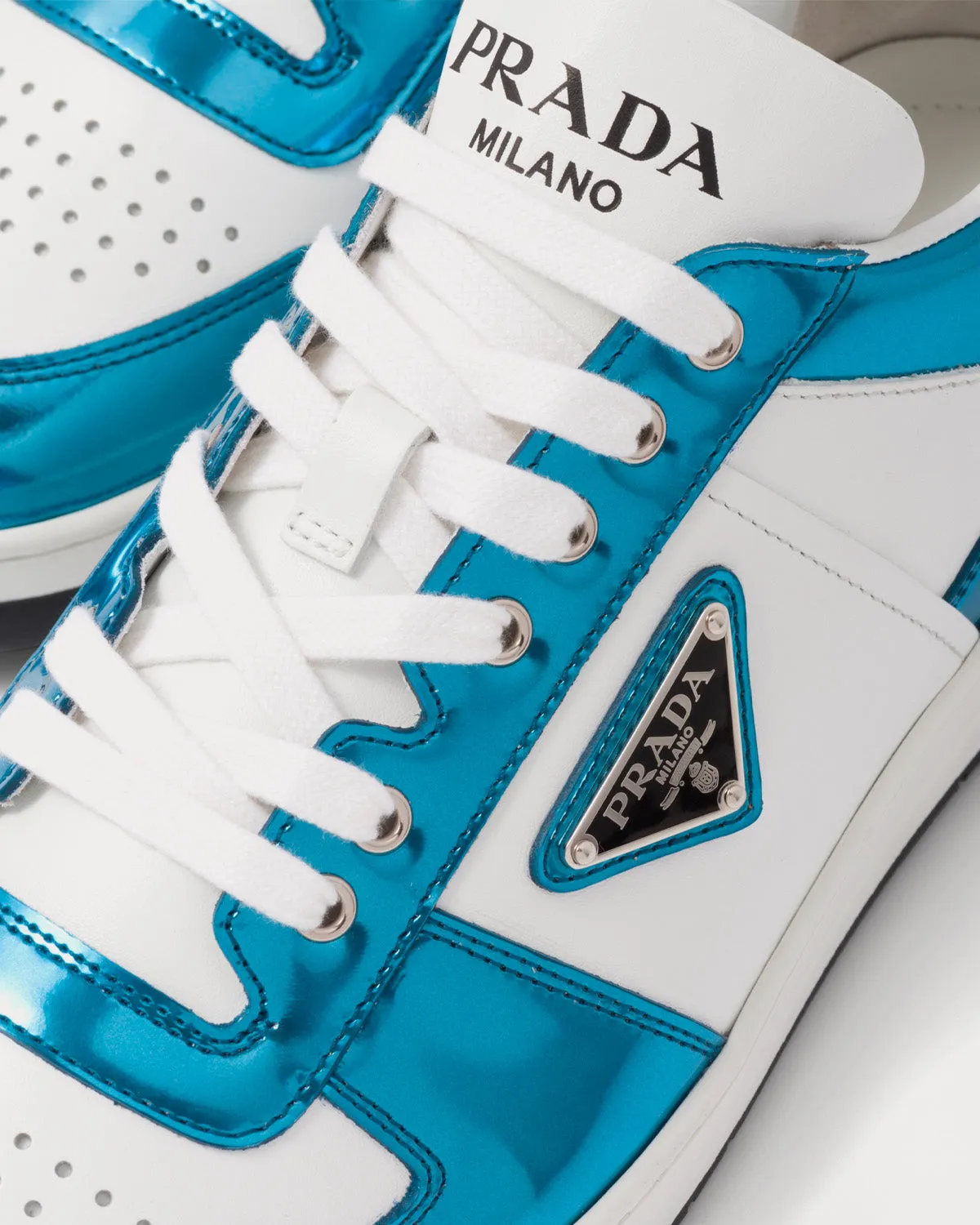 Downtown Leather White / Sky Blue Low Top Sneakers