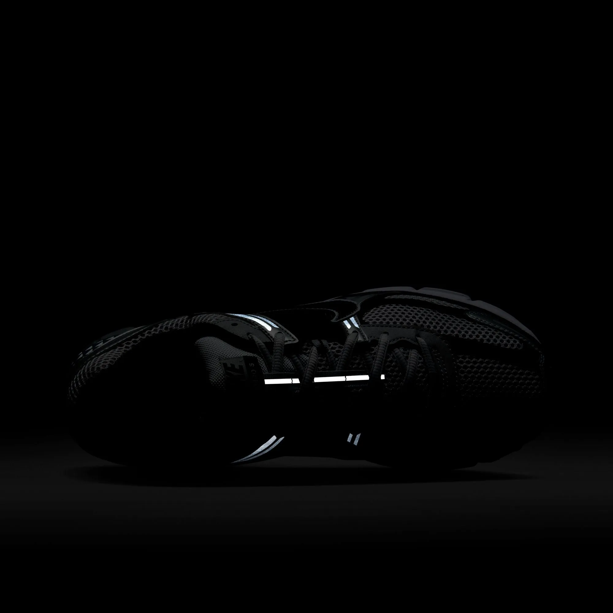 Nike - Zoom Vomero 5 ~ Black