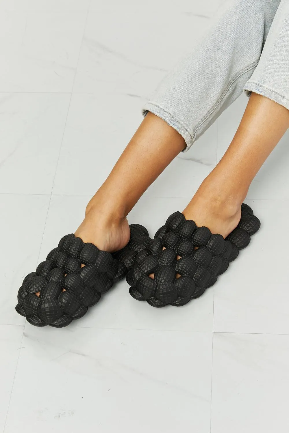 Nook Joi Easygoing Black Bubble Slide Slippers