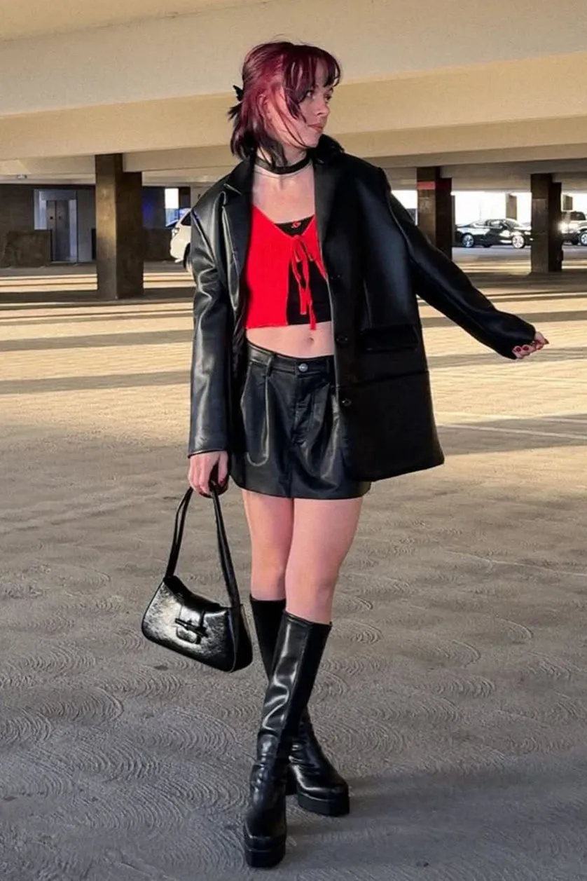 PLEATED VEGAN LEATHER MINI SKIRT - BLACK