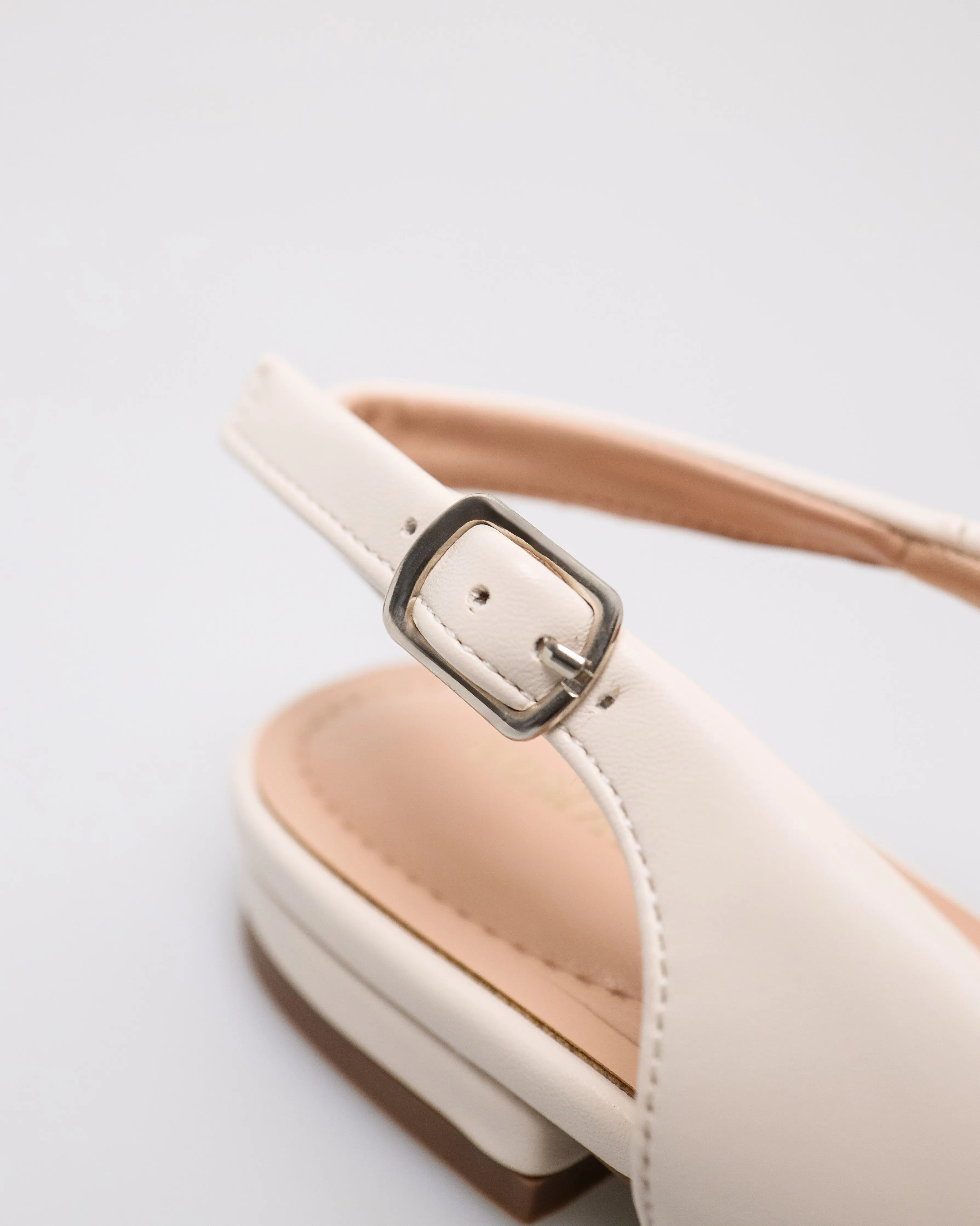 Tomaz NN437 Ladies Pointy Slingback Flats