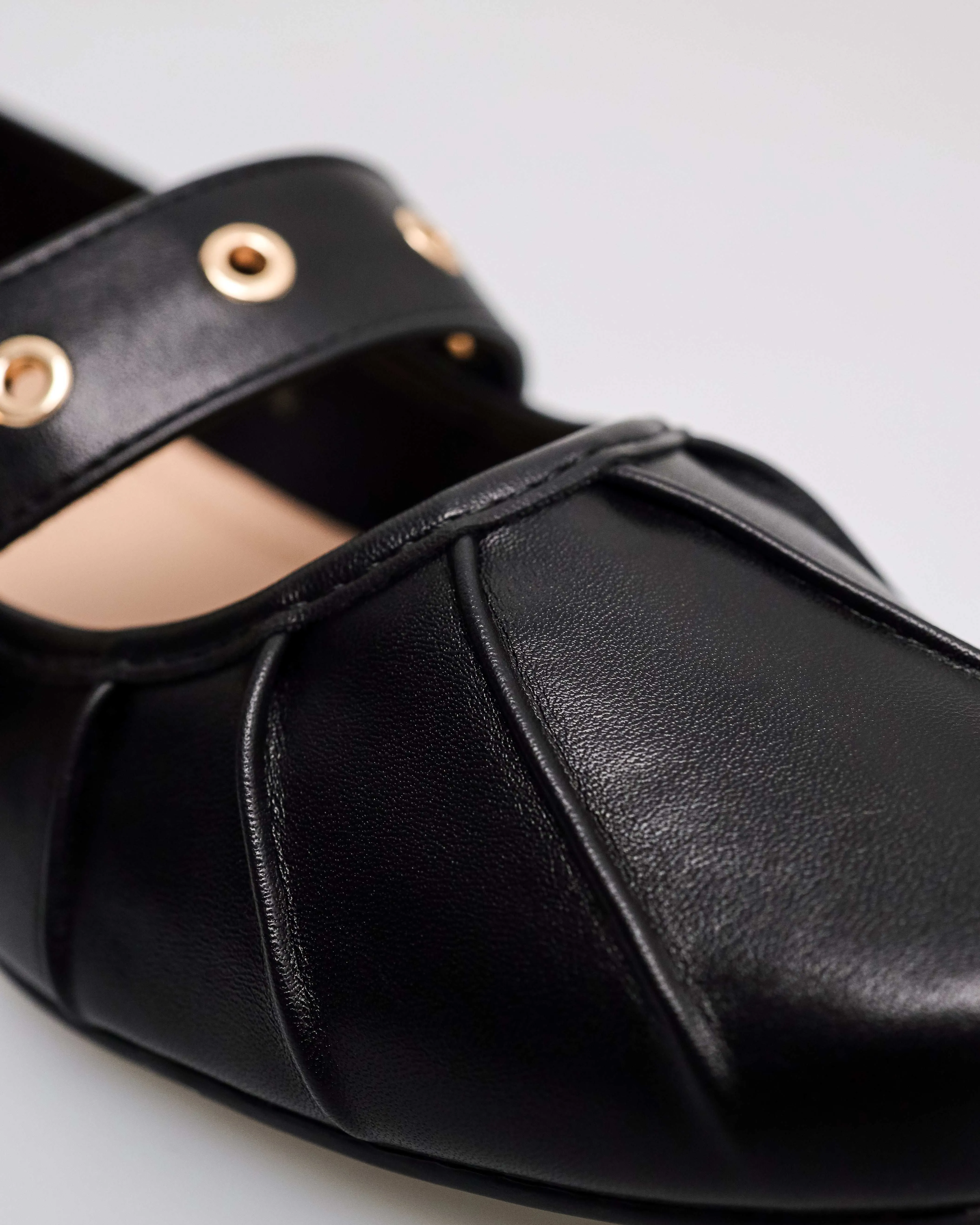 Tomaz NN574 Ladies Buckle Bliss Flats