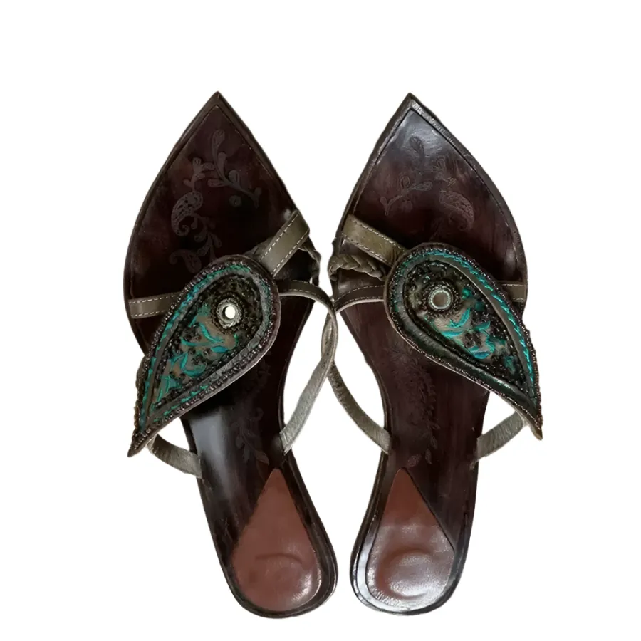 Vintage-Inspired Brown Beaded Sandals – Vintage-Inspired Leather Slides with Embroidered Paisley Detailing
