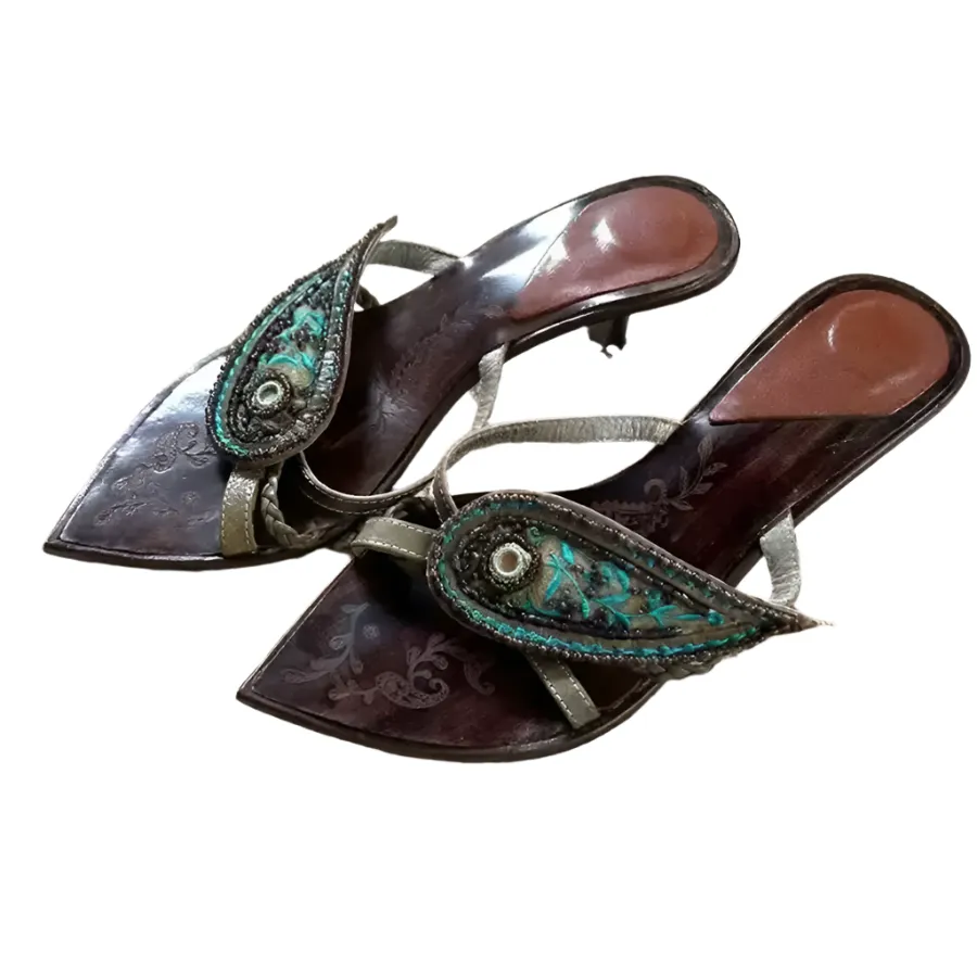 Vintage-Inspired Brown Beaded Sandals – Vintage-Inspired Leather Slides with Embroidered Paisley Detailing