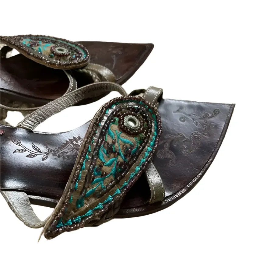 Vintage-Inspired Brown Beaded Sandals – Vintage-Inspired Leather Slides with Embroidered Paisley Detailing
